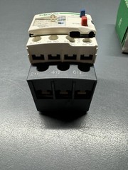 NEW Schneider Electric TeSys LRD22 034684 Overload Relay