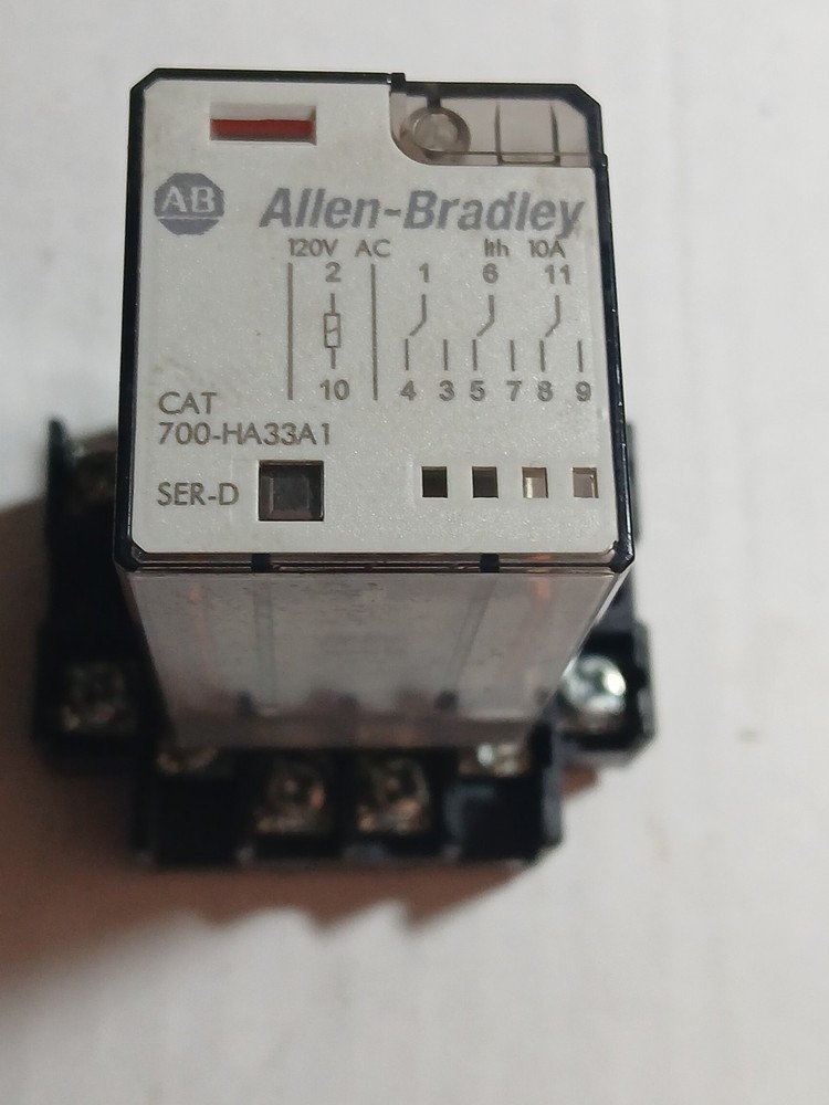 AB ALLEN-BRADLEY PLUG IN RELAY W SOCKET HN126 700-HA33A1 Ser D 120VAC / 250V 10A