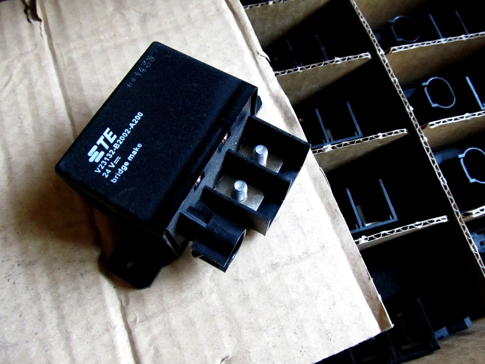 V23132-B2002-A200 High Current Automotive Relay 130A 24VDC x 1pc