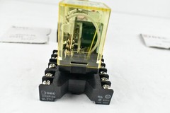Idec RR3PA-UL Relay With SR3P-06 Lot Of 2