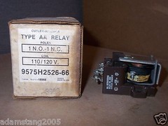NEW CUTLER HAMMER 9575H2526-66 TYPE AA RELAY POLES 1 N.O.- 1 N.C. COIL 110/120V