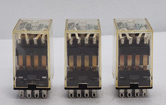 3x OMRON MY4N 240VAC 28VDC 5A POWER RELAY & OMRON PYF14A-E SOCKET [2RE4-1]