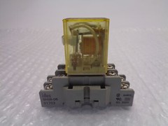 IDEC SH2B-05 RELAY BASE W/RELAY UNMP