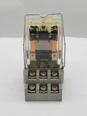 Square D 8501KUD12 Relay w Socket 10A 240V 8Pin 24V Coil Series C Form M1P14