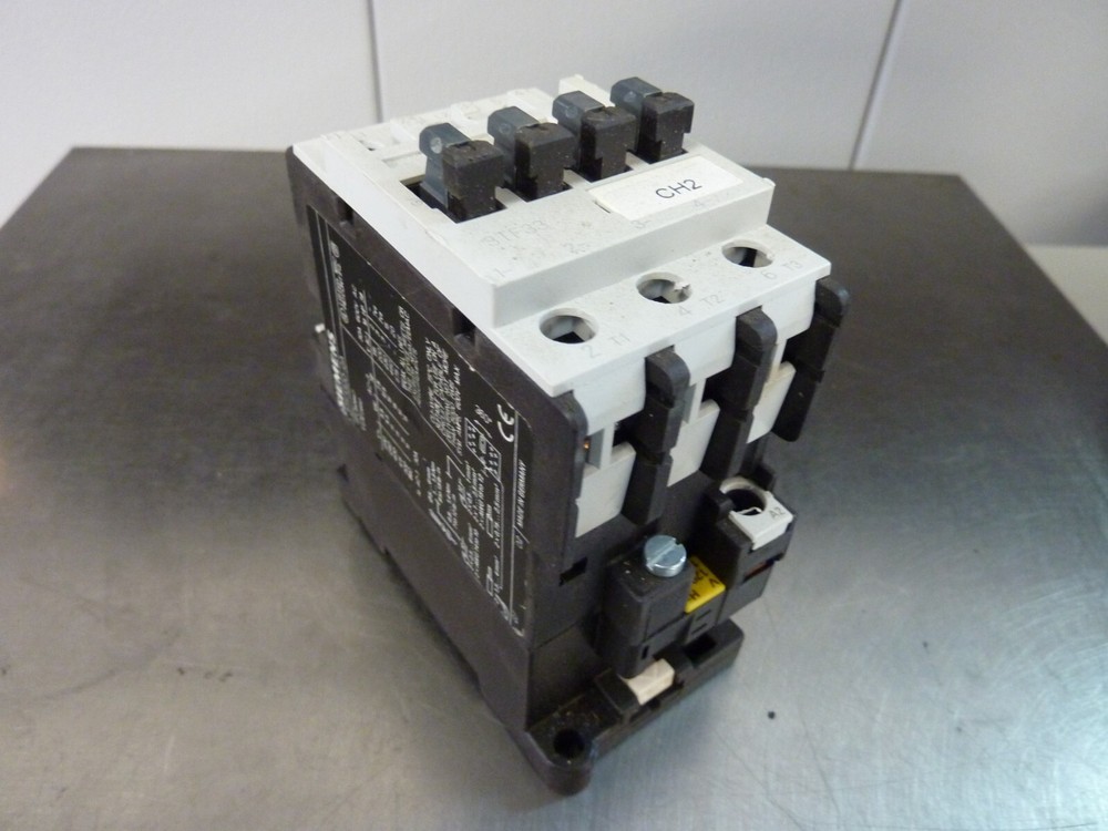 Siemens 3TF3300-0A Contactor 30A 600VAC Coil 110/120VAC (30168)