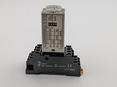 OMRON H3YN-4 Timer Relay w Base PYF14A-E 1 Second – 1 Minute 14 Pin Adjustable