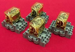 IDEC RELAY RH4B-UL D DC24V w/ BASE SH4B-05C 300V 10A – 1 LOT QTY 4