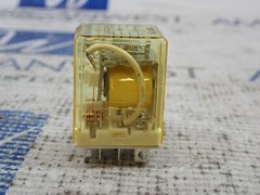 IDEC RH2B-U Relay DC 24V 8 pin