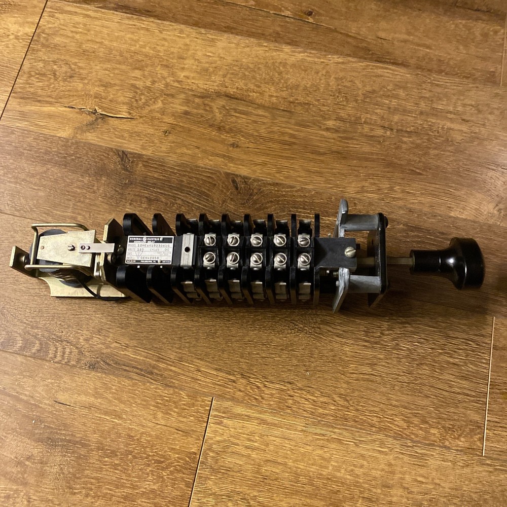 GENERAL ELECTRIC AUXILIARY RELAY 125V 12HEA61B230X16