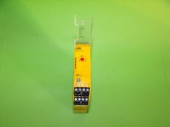PILZ PNOZ S4.SAFETY RELAY.24VDC.3N/O.1N/C.750104.YOM2015.USED