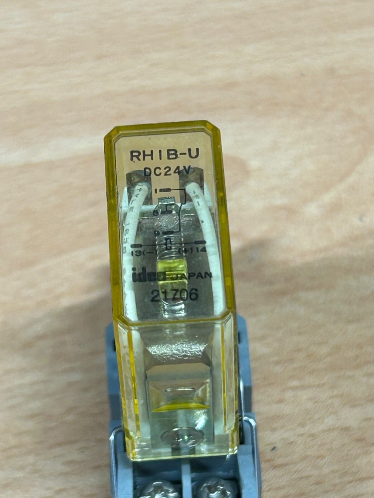 IDEC RH1B-U Relay, 24VDC coil, with Base and retaining clip.