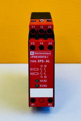 Telemecanique XPSAL5110 24V AC/DC, DIN Rail, Preventa Safety Relay. Tested!