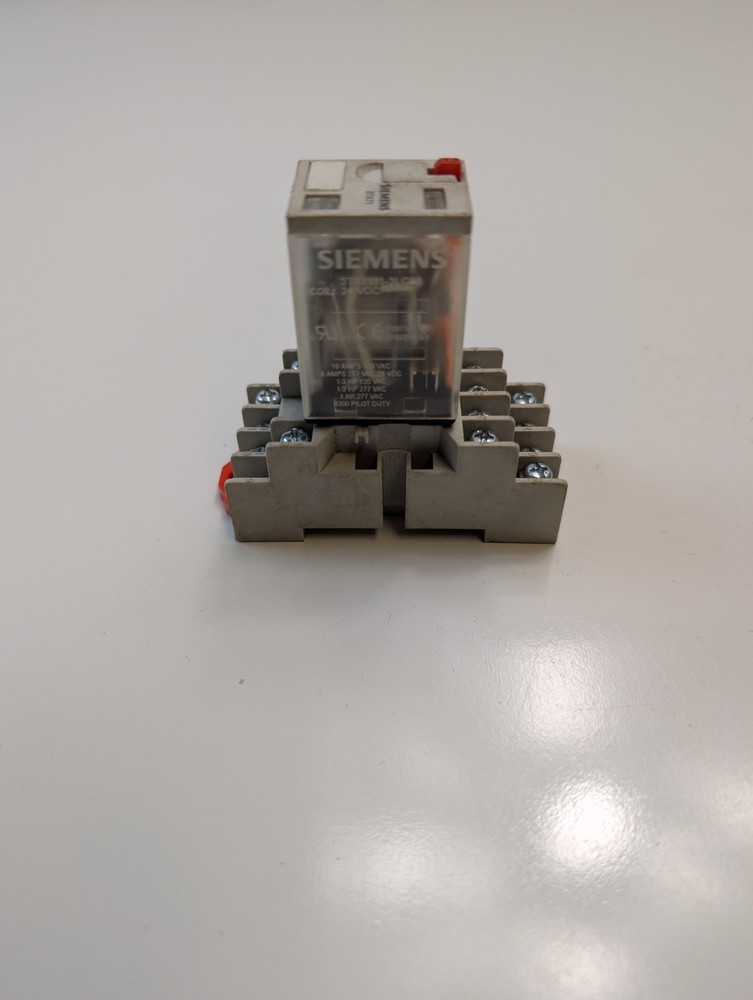 SIEMENS 3TX7111-3LC03 PLUG IN RELAY W/ BASE 70-461-1 10A 300V