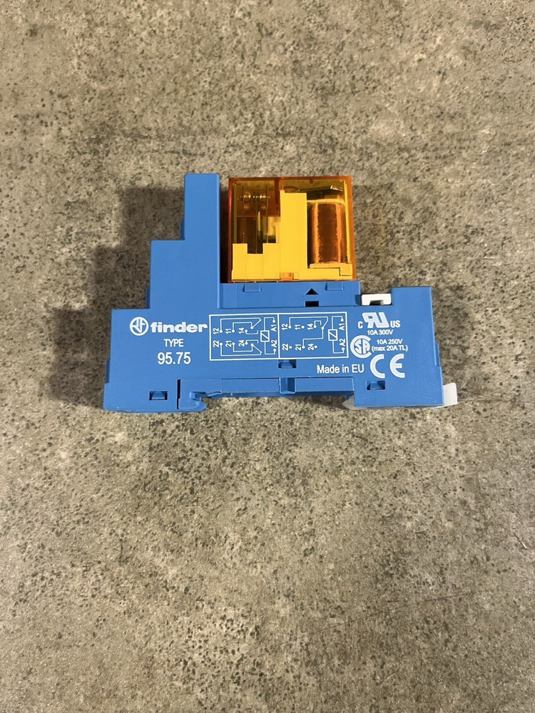 FINDER RELAY SOCKET 95.75 GENERAL PURPOSE 8PIN DIN RAIL SCREW MOUNT 10AMP 300V