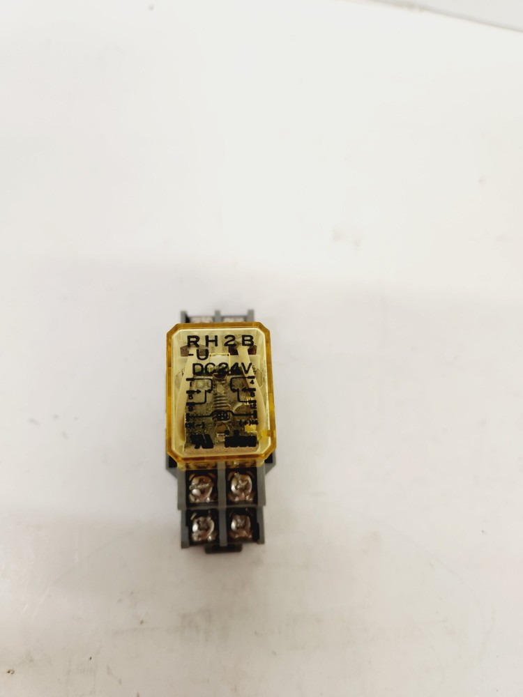 IDEC RH2B-U RELAY DC 24V / SH2B-0- BASE ”NEW OPEN BOX” with base!