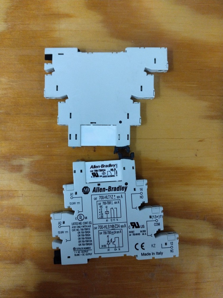 Allen Bradley 700-HLT1Z24 Interface Module-Relay, 2pc