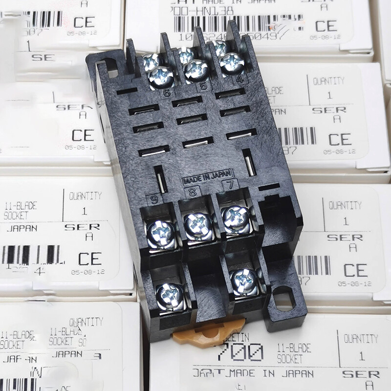 1Pce 700-HN138 relay socket 11Pins