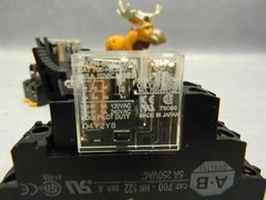 Allen Bradley 700-HN122 Ser A Relay Base w/ 75088 Relay Lot of 4