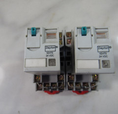 Qty. 2 Dayton 24VDC Relays 1EHT5 w/Bases 2A584M 300V 10AMP 0516X