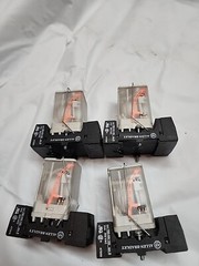 LOT of 4 – Allen Bradley 700-HB33A1-4 Relay w/ 700-HN102 Socket Base 300VAC 10A