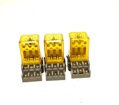 IDEC RELAY & SOCKET BASE, RR3B-U DC24V, 300 V, 24 V DC, LOT OF 3