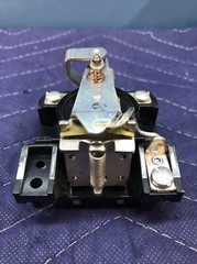POTTER & BRUMFIELD RELAY PRD-5AY0-24 50/60HZ-25 AMP-24V (CHIPPED)