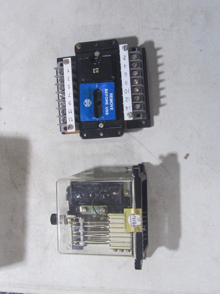 CS Control D2597/18 110-120v 60C/S T-6-16 Time Delay Relay & Base Type D2600