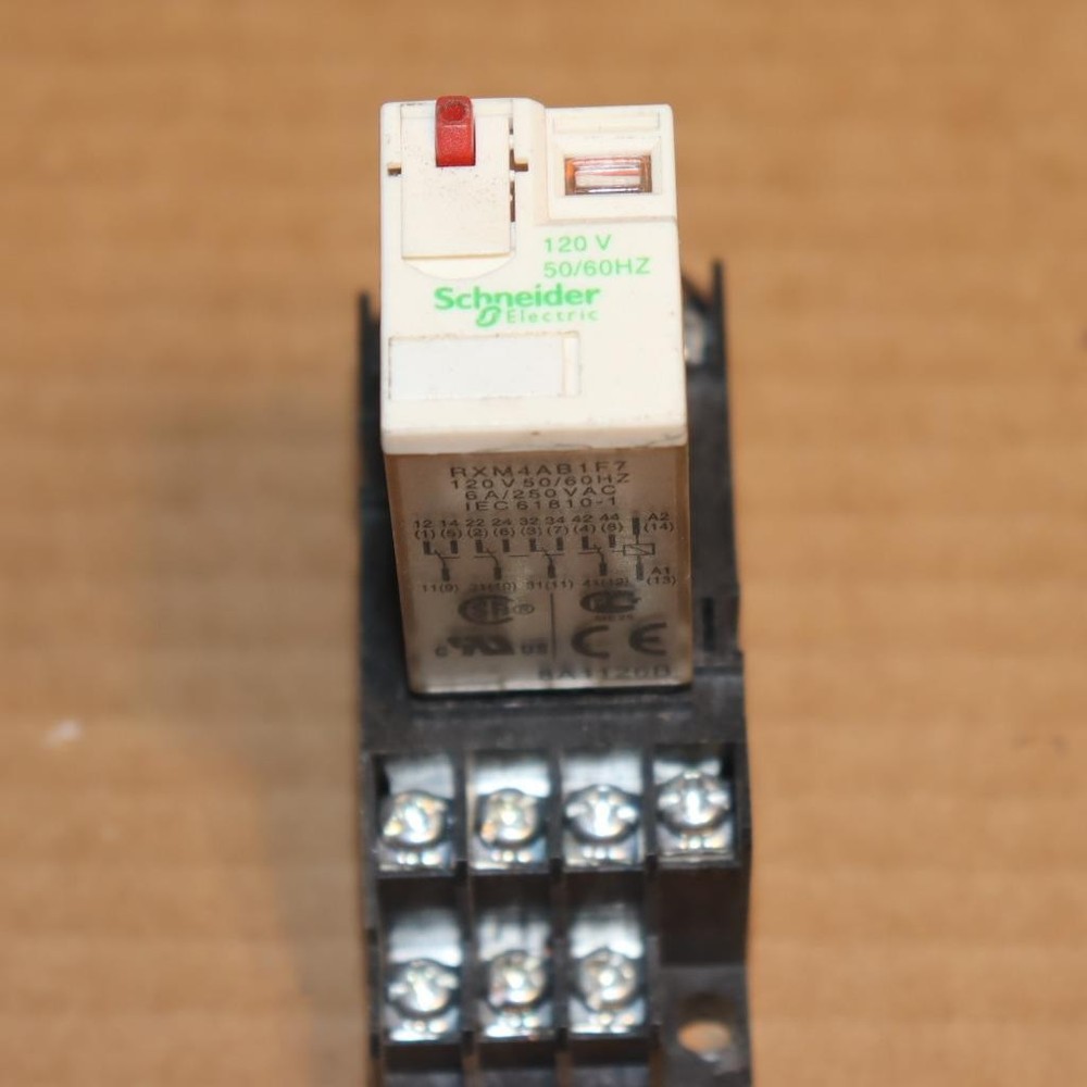 One Schneider RXM4AB1F7 120V AC Coil Cube Relay w/ Base Socket