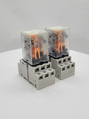 2PC 3XT7112-1DC03C Relay w Socket Base 10A 277V 8Pin 24V Coil 3TX7144-4E2
