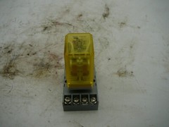 IDEC RR2P-UL RELAY 24VDC WITH SR2P-06 SOCKET BASE LOT OF 3