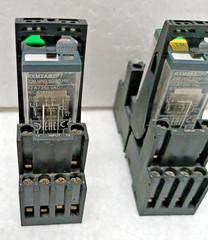 Schneider RXM2AB2P7 230 VAC 12 A Relay With Base RXZE2M114M Lot of 2 Pcs Used