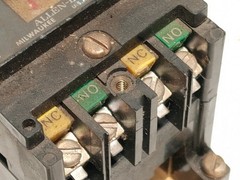Allen‑Bradley 700-R000A1 Type R electrically held relay, 115-120VAC coil