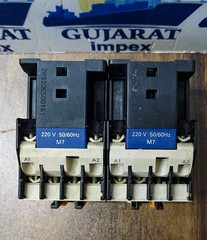 LOT OF 2 PCS Telemecanique CA2 DN22 Control Relay AC Coil 220V 50/60Hz M7 TESTED