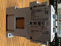 Allen Bradley 700-CF220DJ control relay 2NO 2NC contacts 24 vdc coil 22E CF220D*