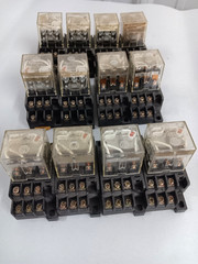 Allen-Bradley 700-HF33A1-4 Relay Ser. B w/ 700-HN138 Socket Ser. A Lot of 12