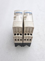 Lot of 2PCS Schneider Telemecanique RE8RA11FU0.1s-10s Timing Relay RE8RA11FU