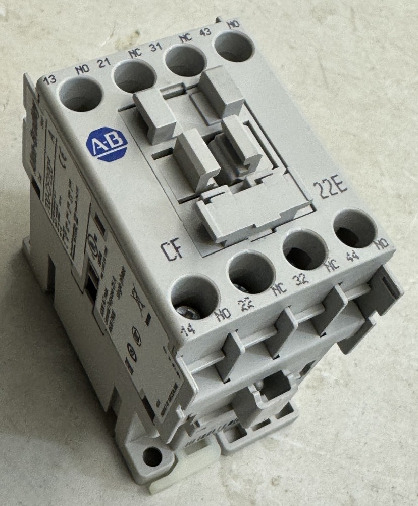 ALLEN BRADLEY AB SWIZERLAND 700-CF220D CONTROL RELAY 2 NO 2 NC 120V NEW