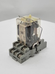 Square D 8501KUD12 Relay w Socket 10A 240V 8Pin 24V Coil Series C Form M1P14