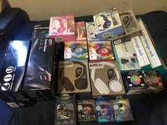 Electronic item lot of 24