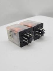 2PC 3XT7112-1DC03C Relay w Socket Base 10A 277V 8Pin 24V Coil 3TX7144-4E2