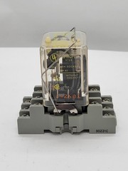 Square D 8501KUD12 Relay w Socket 10A 240V 8Pin 24V Coil Series C Form M1P14