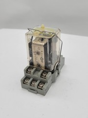 Square D 8501KUD12 Relay w Socket 10A 240V 8Pin 24V Coil Series C Form M1P14