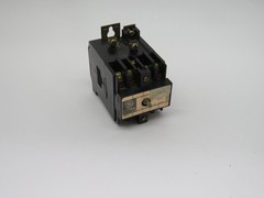 General Electric CR120B00022 Series A Industrial Relay 120V 60Hz 110V 50Hz USED