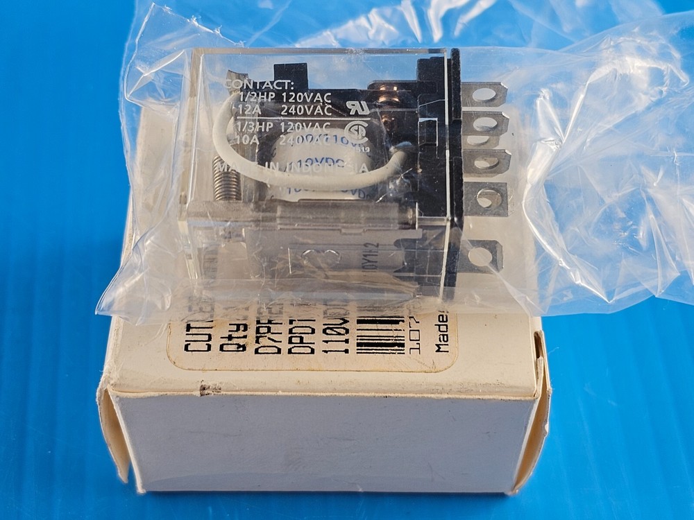 NEW Eaton Cutler Hammer D7PR2A1 DPDT Relay, 110VDC Coil
