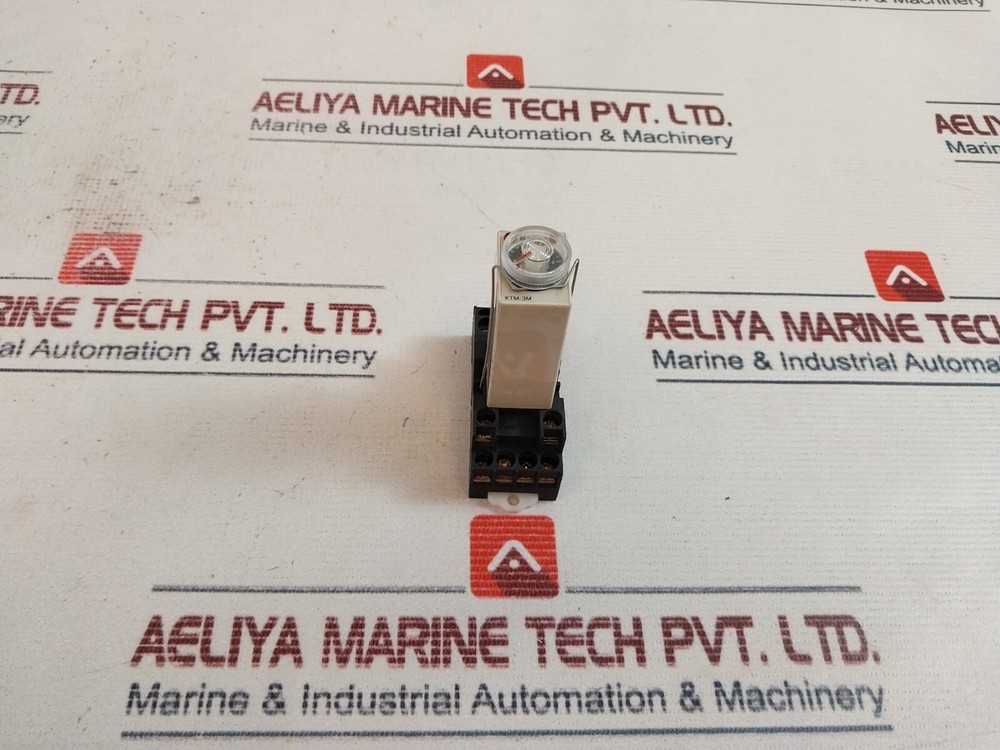 Koino KTM-3M Timing Relay With Base 0-5 Min 220VAC 1.5A