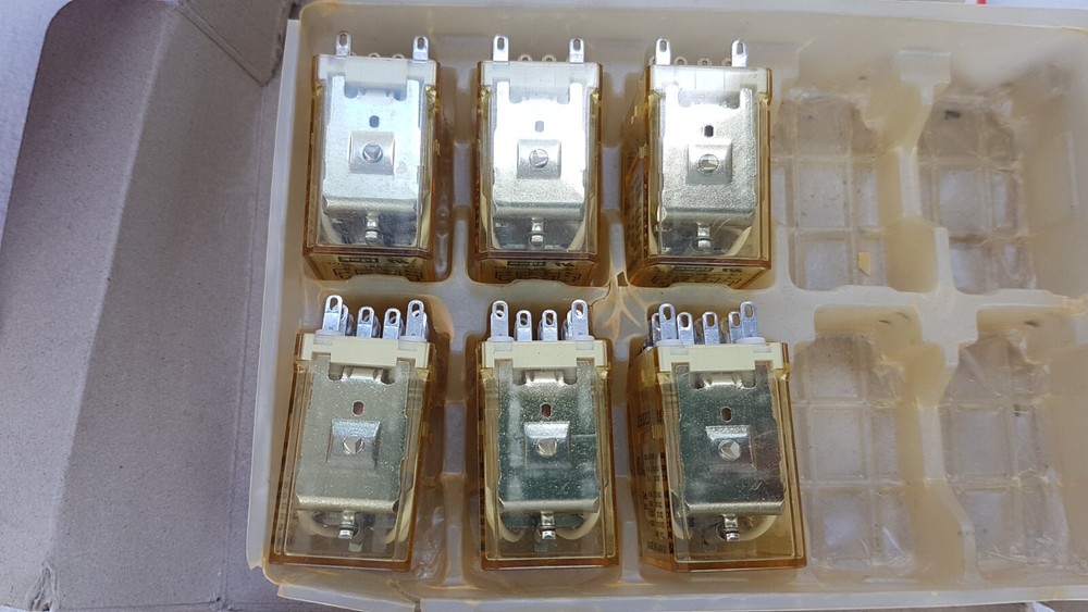 IDEC Izumi RY4S-U Miniature Blade Relay 14-pin 29421 32VAC 3A Box of 6 – Unused