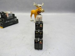 Allen Bradley 700-HN122 Ser A Relay Base w/ 75088 Relay Lot of 4