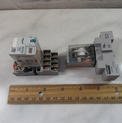 Qty. 2 Dayton 24VDC Relays 1EHT5 w/Bases 2A584M 300V 10AMP 0516X