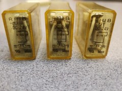 (3) RHIB-U DC 24V RELAY 240VAC 10AV USED