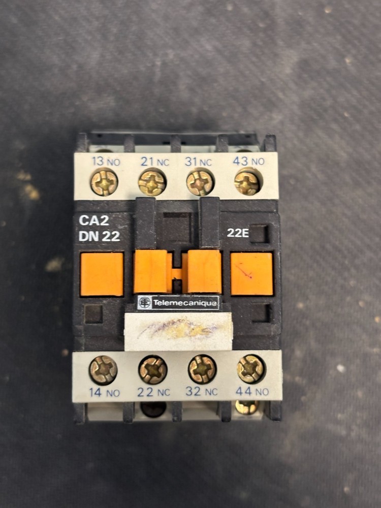 Telemecanique CA2 DN22 Control Relay CA2 DN22G6 Made In France